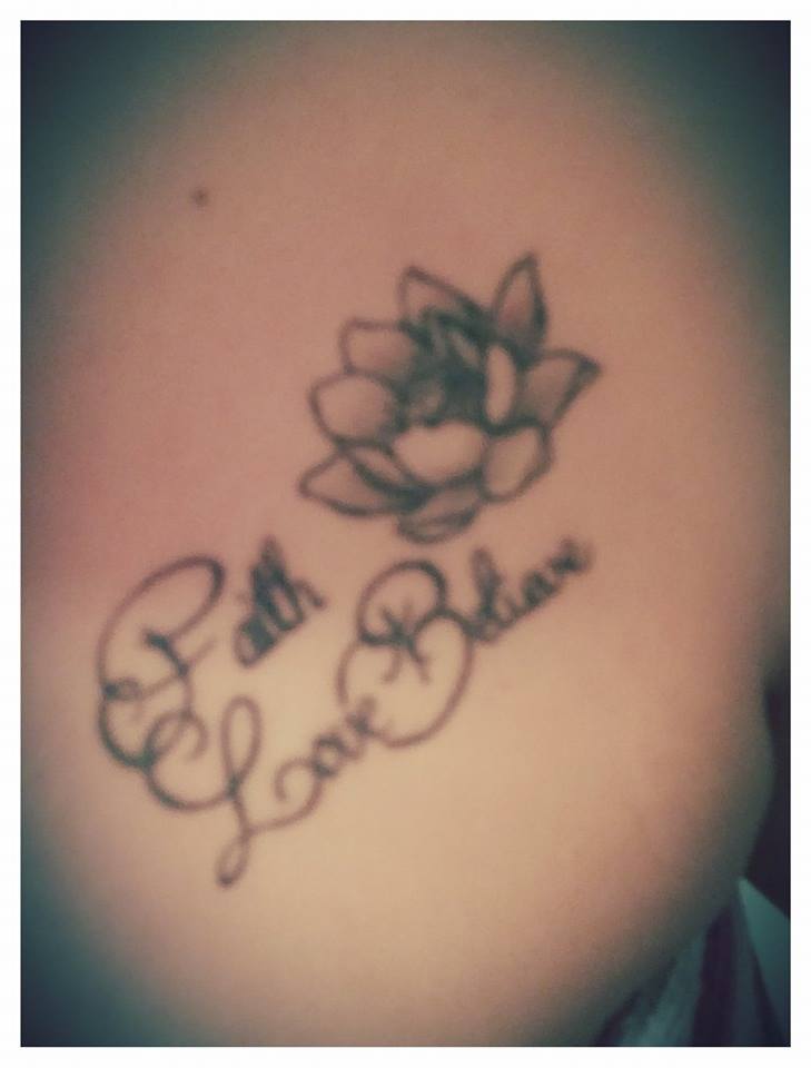 photo tatouage faith love believe